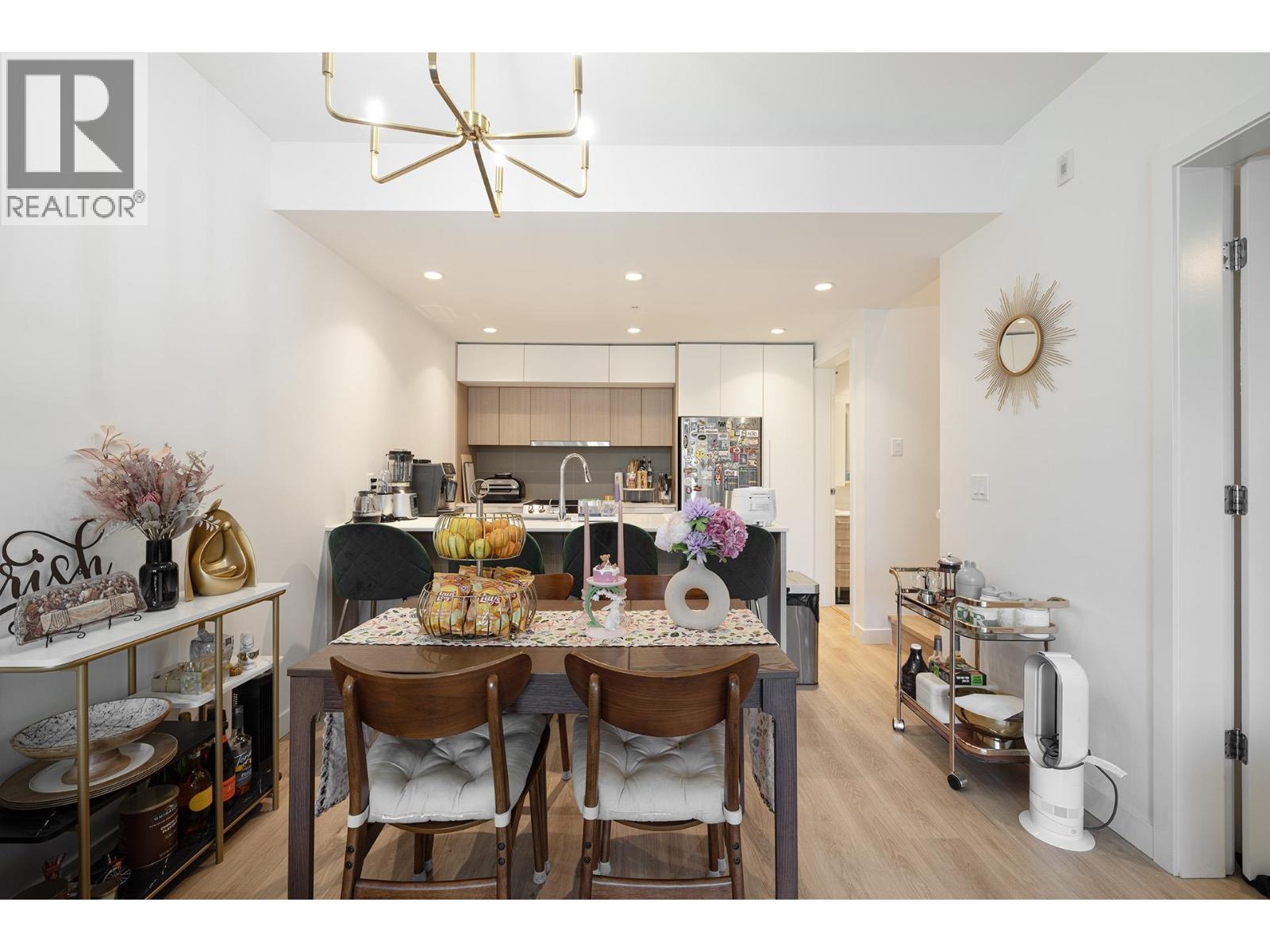 208 9888 University Crescent Property Photo 4