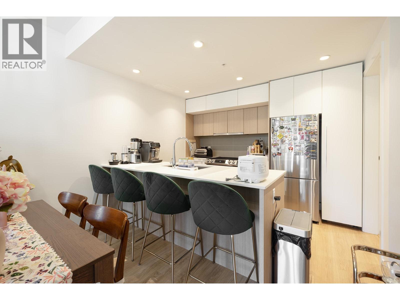 208 9888 University Crescent Property Photo 5