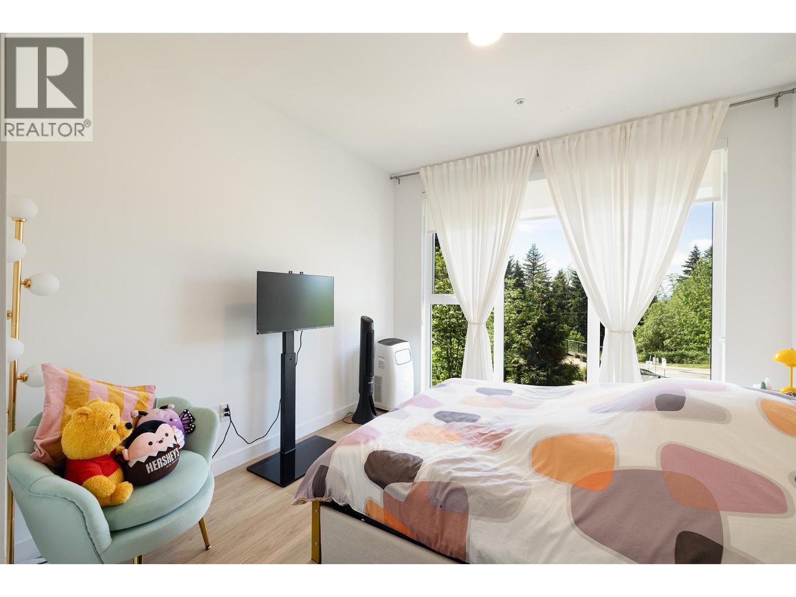 208 9888 University Crescent Property Photo 8