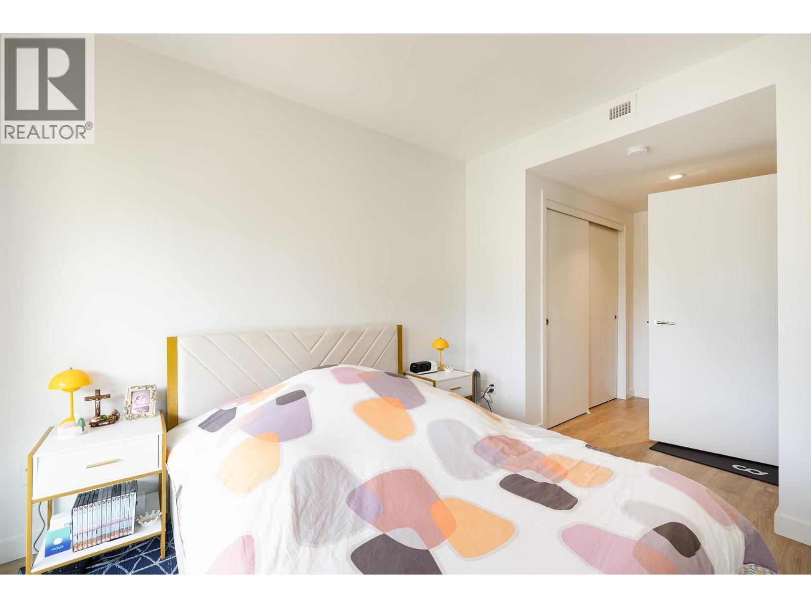 208 9888 University Crescent Property Photo 9