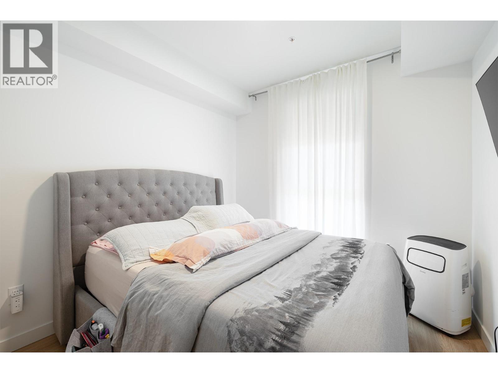 208 9888 University Crescent Property Photo 11