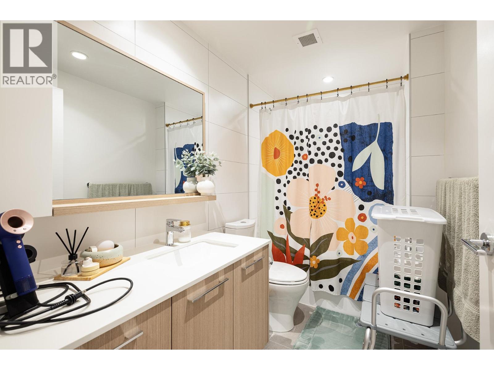 208 9888 University Crescent Property Photo 12