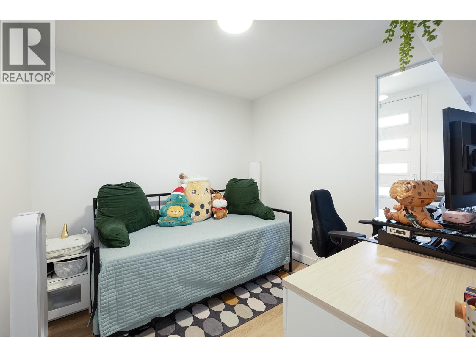 208 9888 University Crescent Property Photo 13