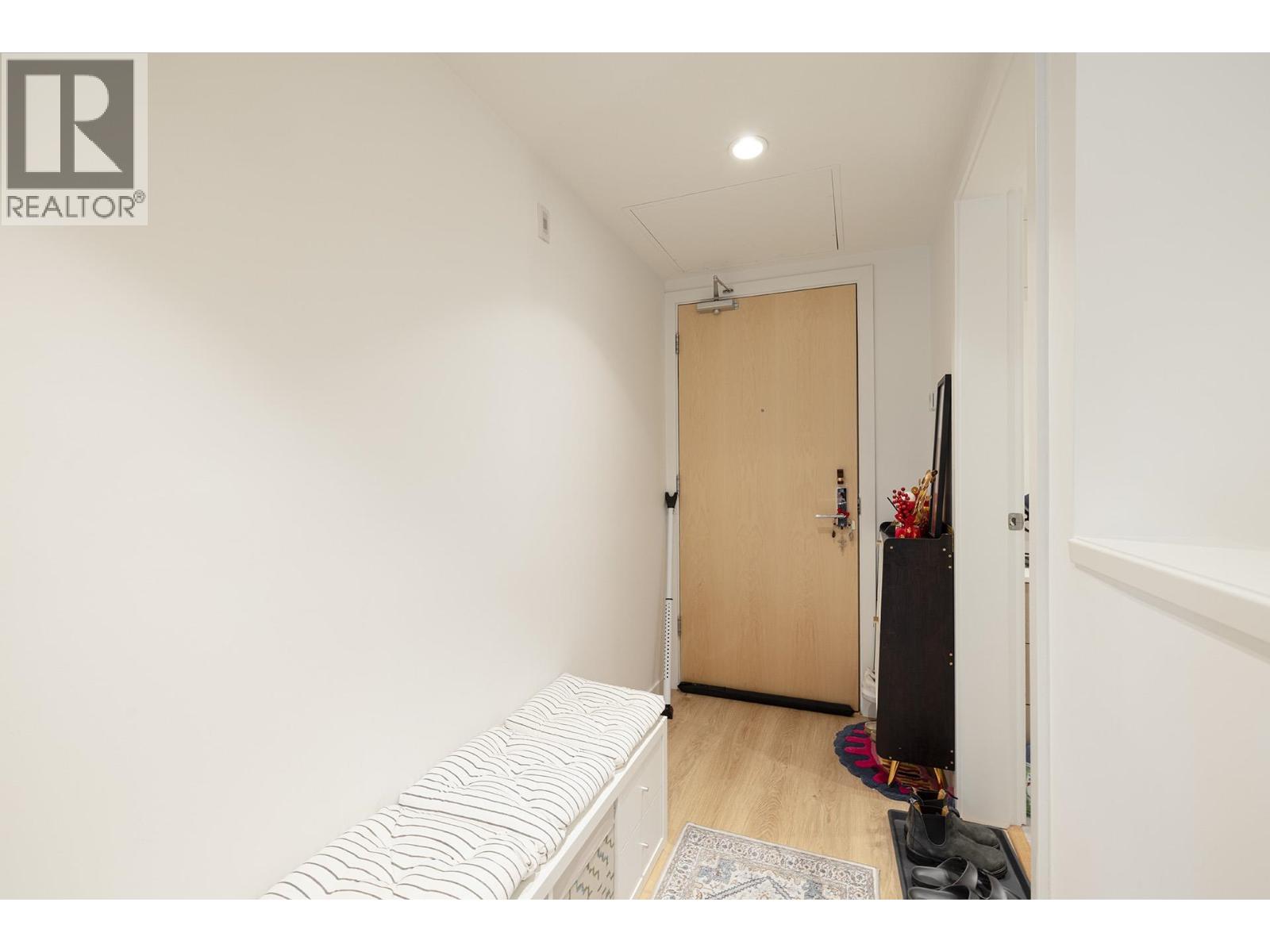 208 9888 University Crescent Property Photo 16
