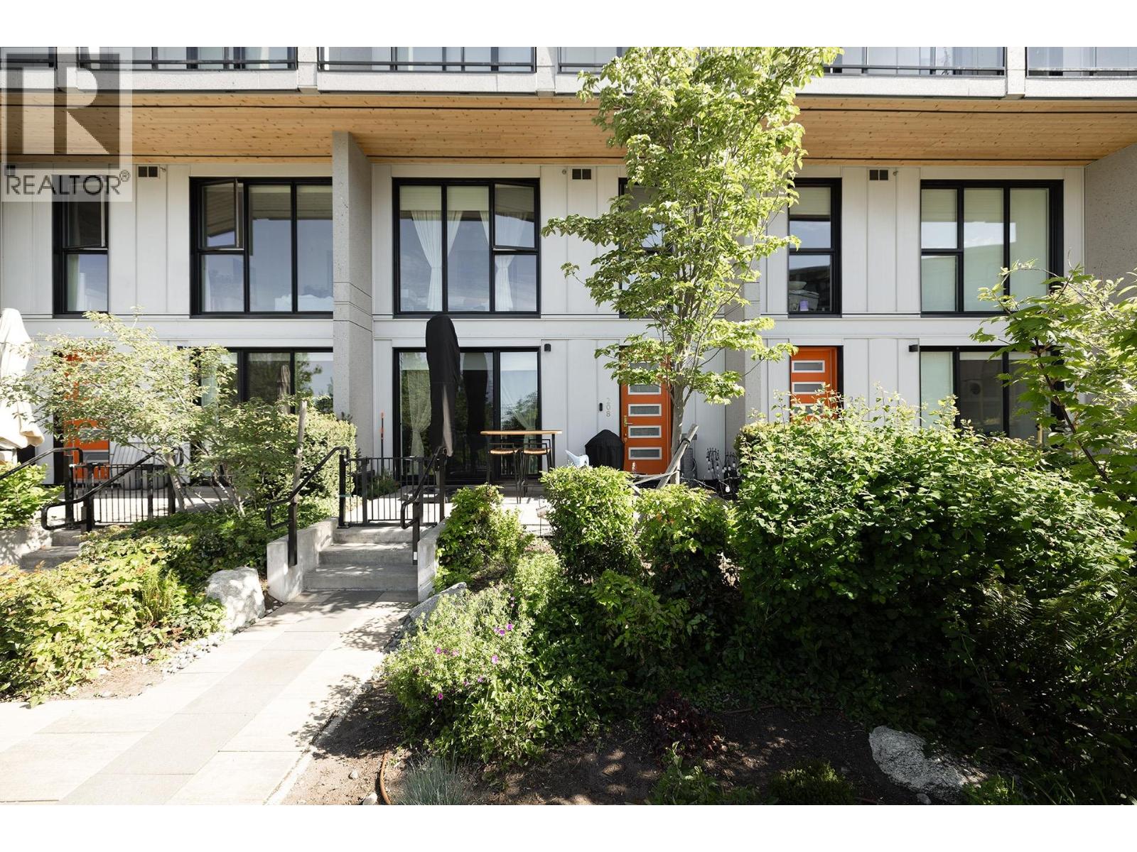 208 9888 University Crescent Property Photo 18