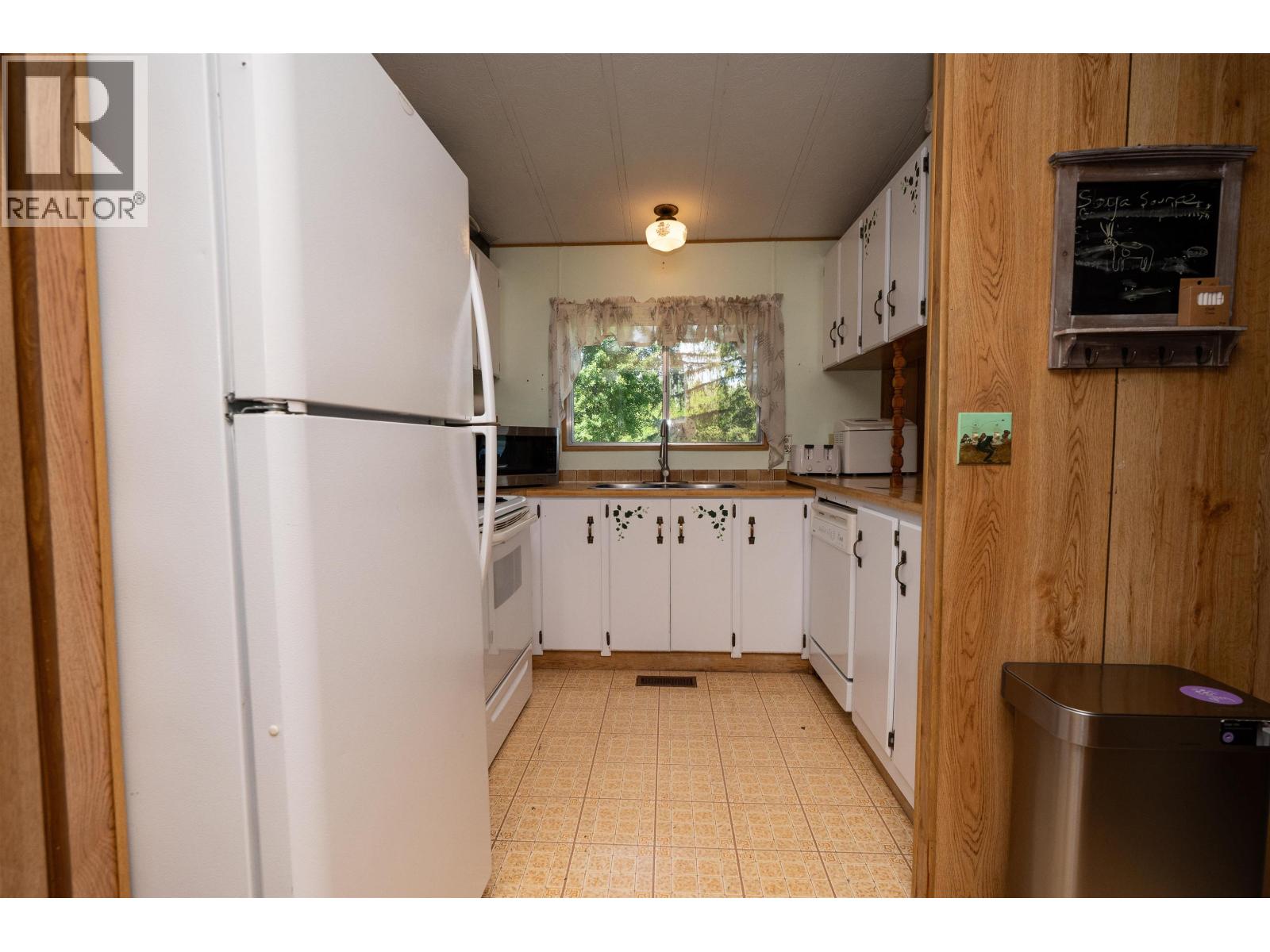3918 Puntzi Lake Road Property Photo 8