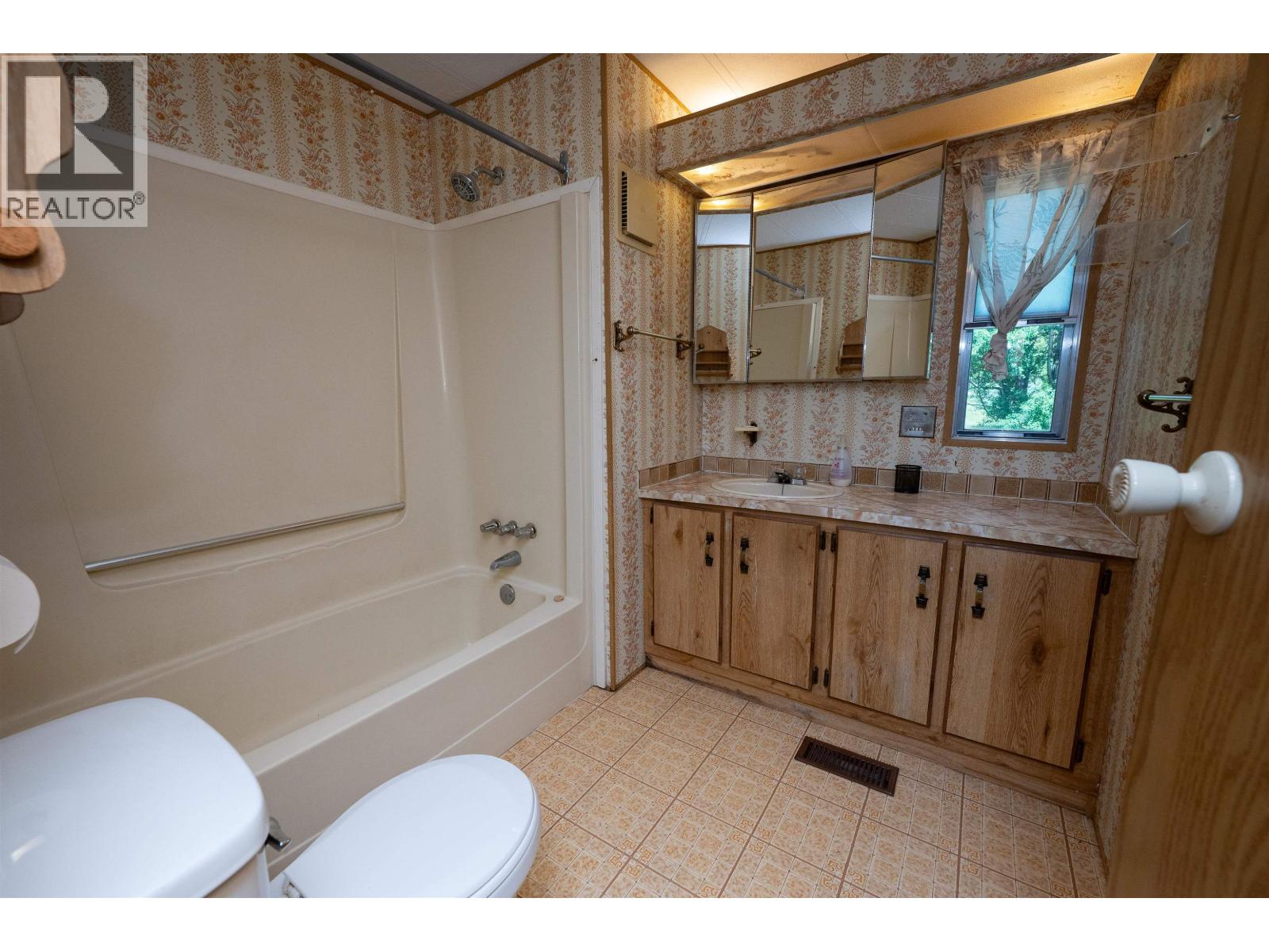 3918 Puntzi Lake Road Property Photo 13