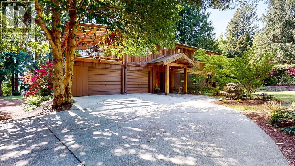8115 Redrooffs Road Property Photo 2