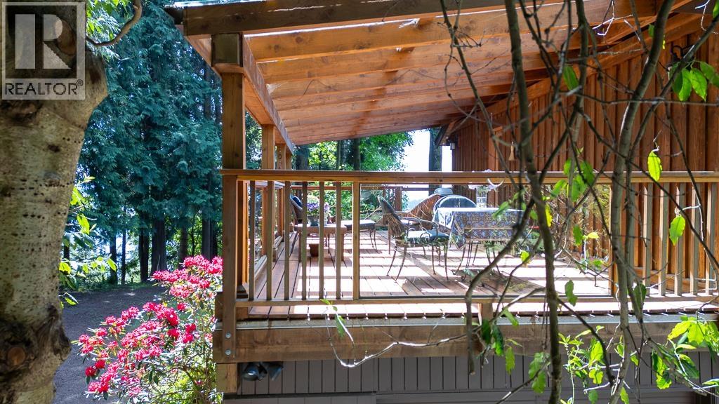 8115 Redrooffs Road Property Photo 10