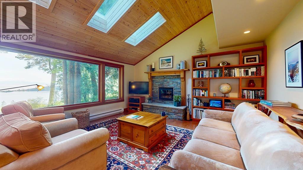 8115 Redrooffs Road Property Photo 14