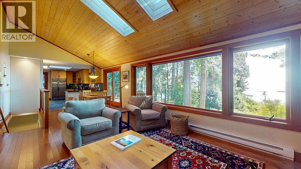 8115 Redrooffs Road Property Photo 15