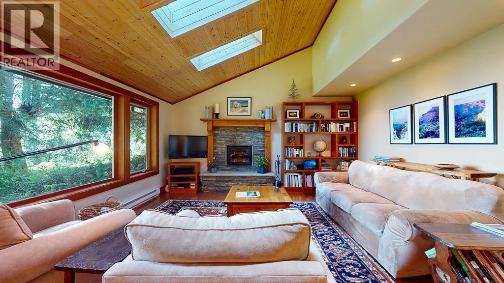 8115 Redrooffs Road Property Photo 16