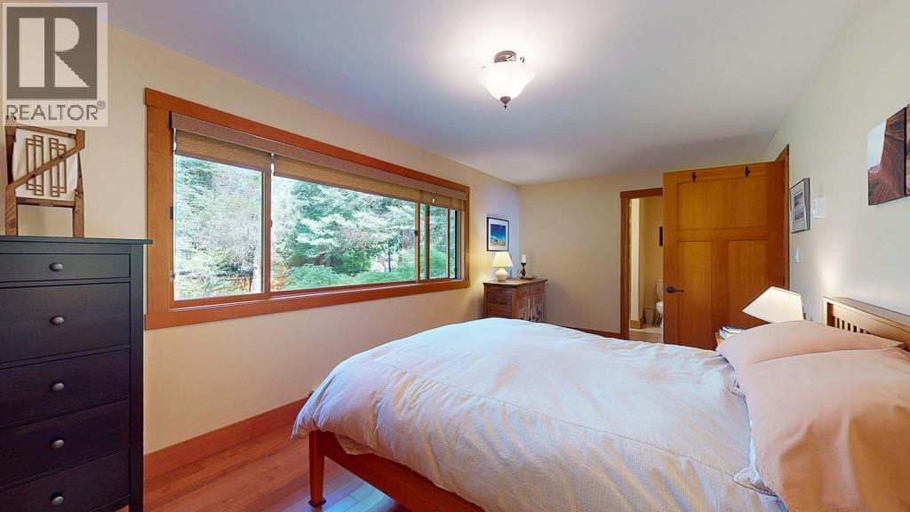 8115 Redrooffs Road Property Photo 22