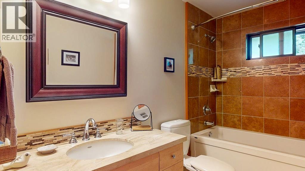 8115 Redrooffs Road Property Photo 25