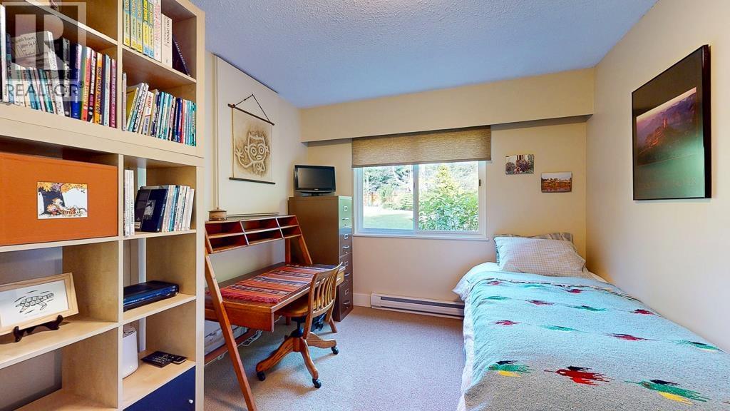 8115 Redrooffs Road Property Photo 30