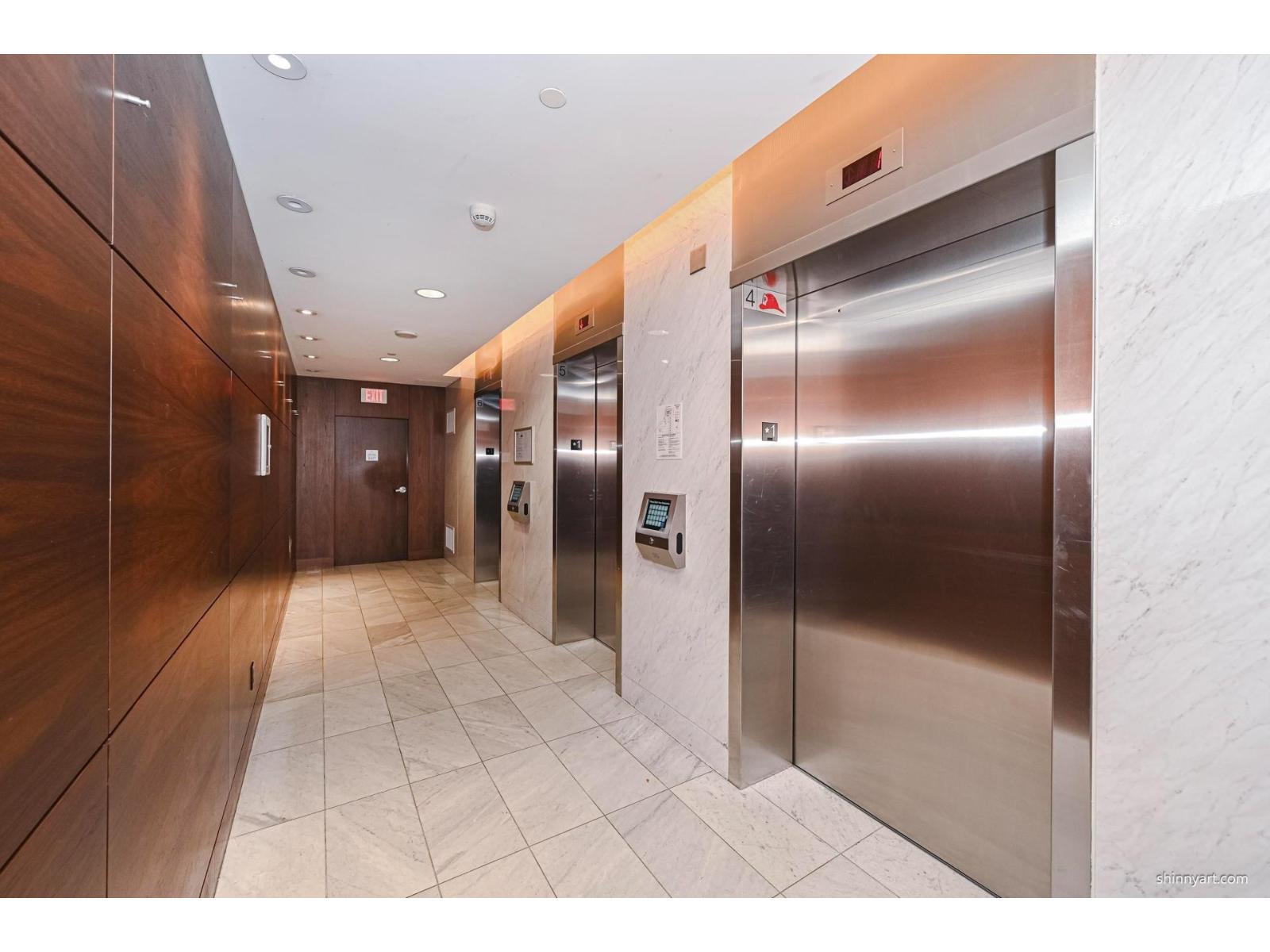 4701 13696 100 Avenue Property Photo 4