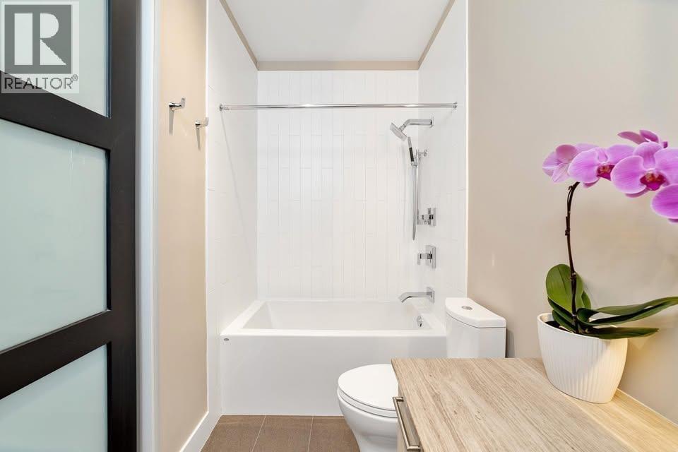 313 220 Salter Street Property Photo 9