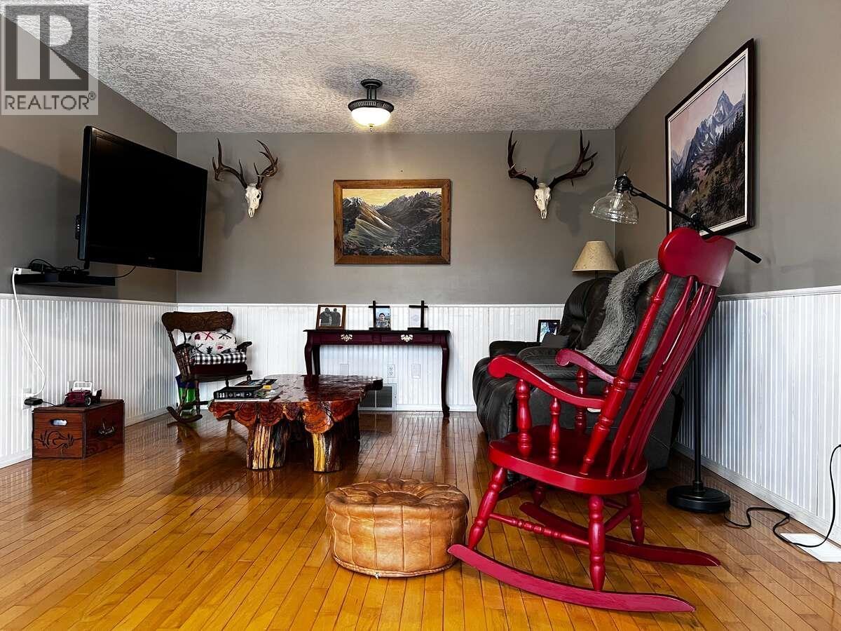 2654 Stenset Road Property Photo 9