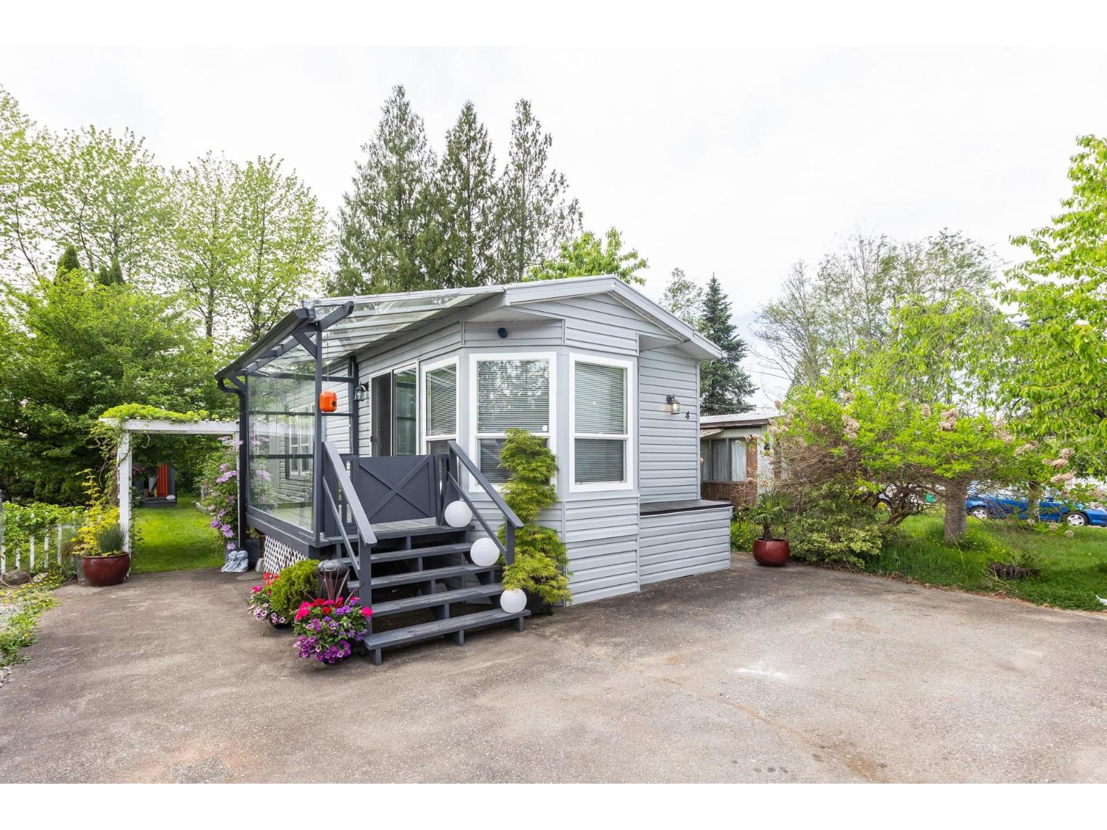 4 23387 70a Avenue Property Photo 2