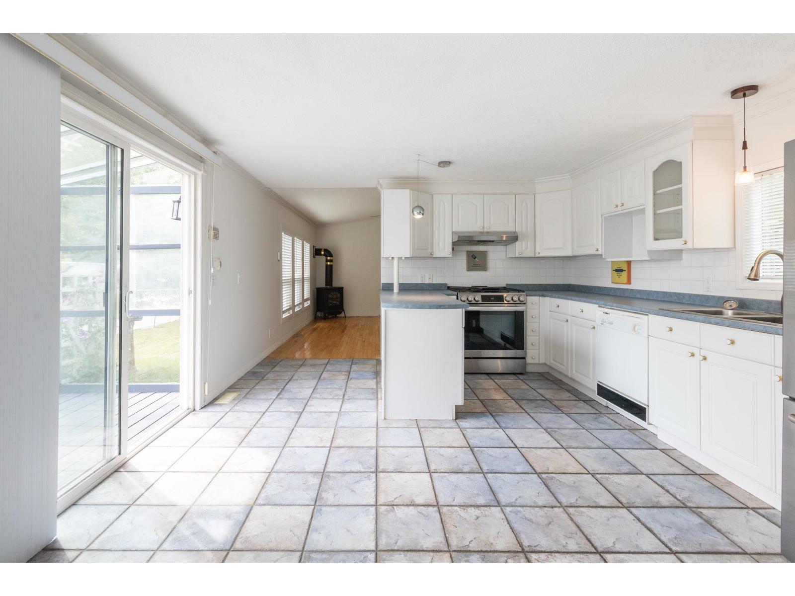 4 23387 70a Avenue Property Photo 5