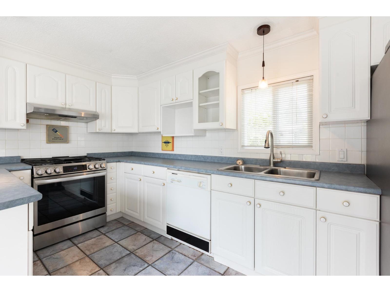 4 23387 70a Avenue Property Photo 6