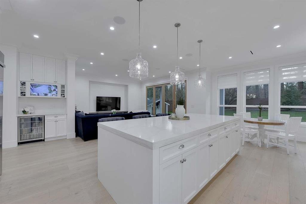2071 156 Street Property Photo 4