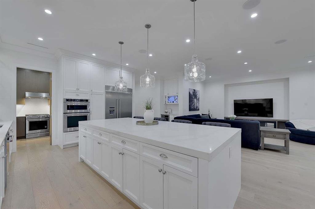 2071 156 Street Property Photo 5