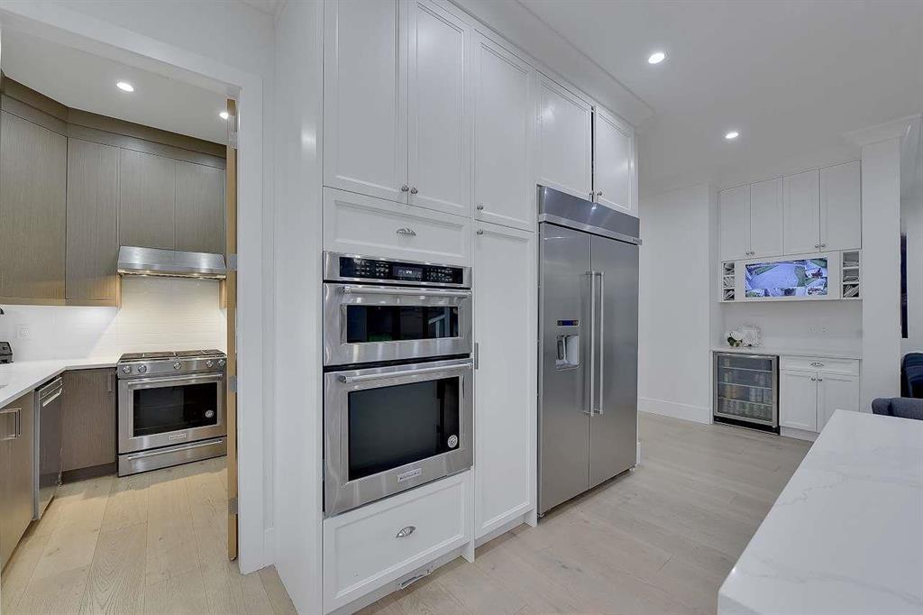 2071 156 Street Property Photo 8