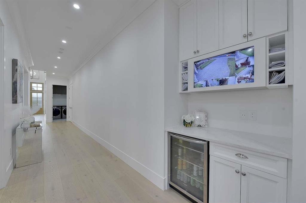 2071 156 Street Property Photo 11
