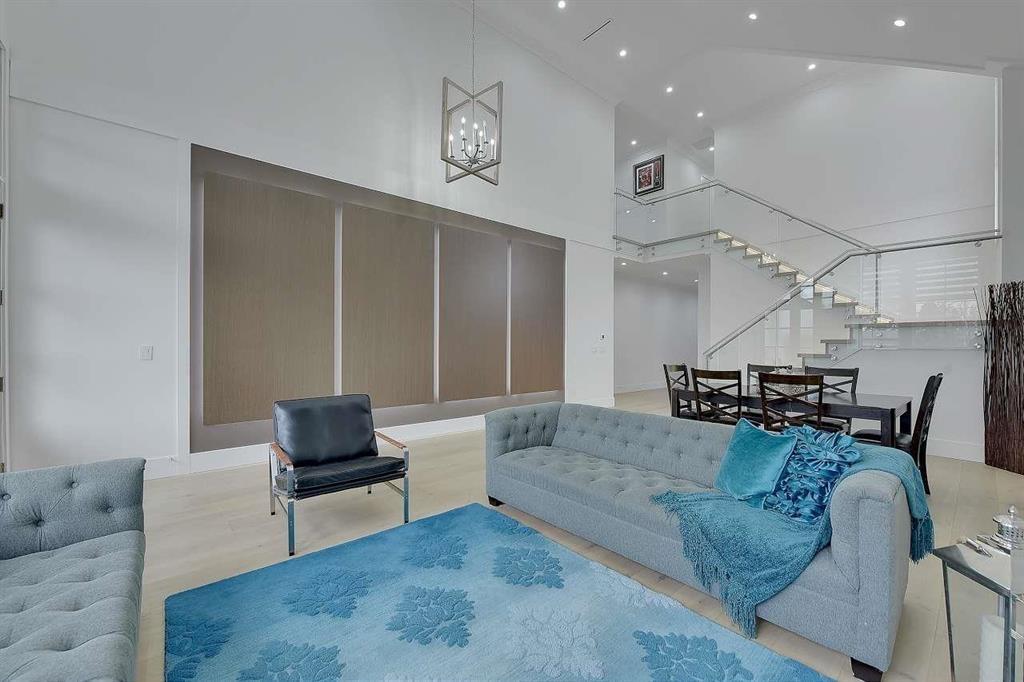 2071 156 Street Property Photo 12
