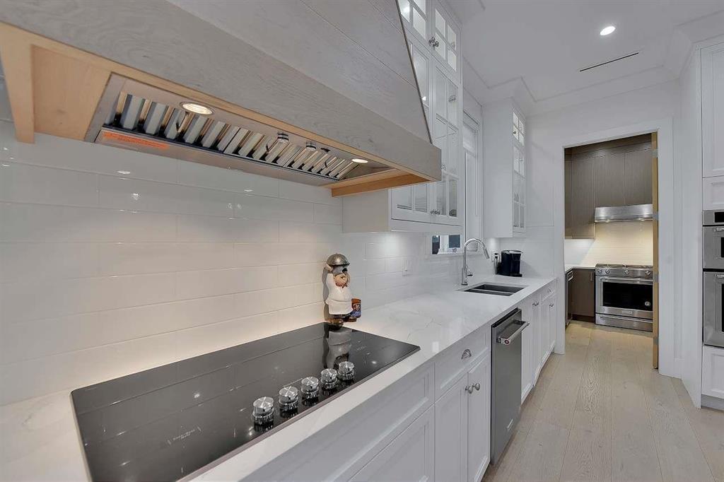 2071 156 Street Property Photo 13