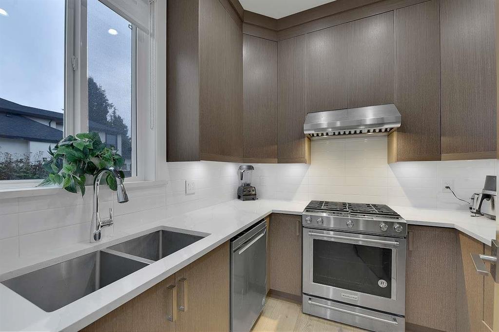 2071 156 Street Property Photo 14