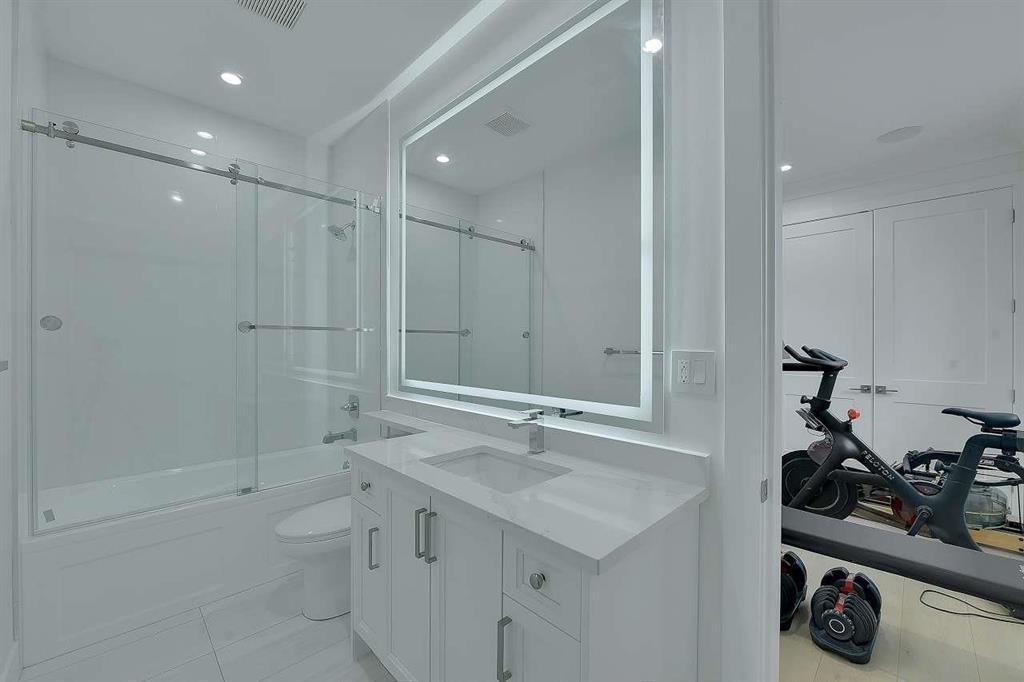 2071 156 Street Property Photo 21