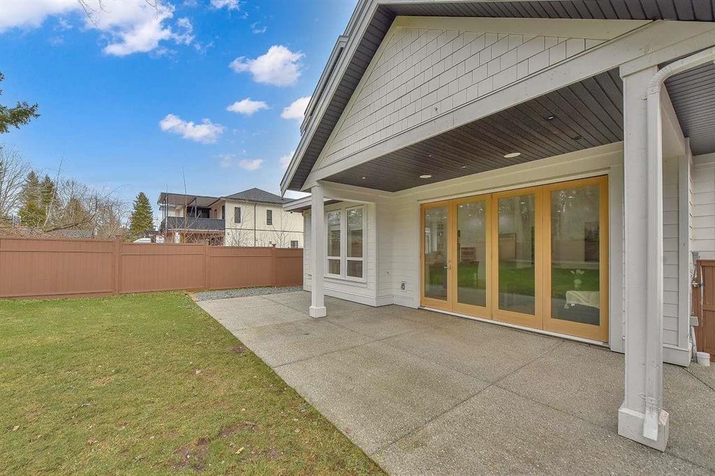 2071 156 Street Property Photo 25