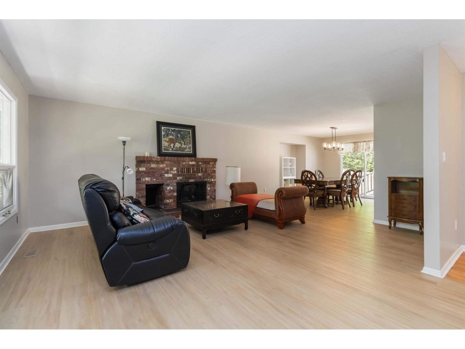 31747 Viewcrest Avenue Property Photo 4