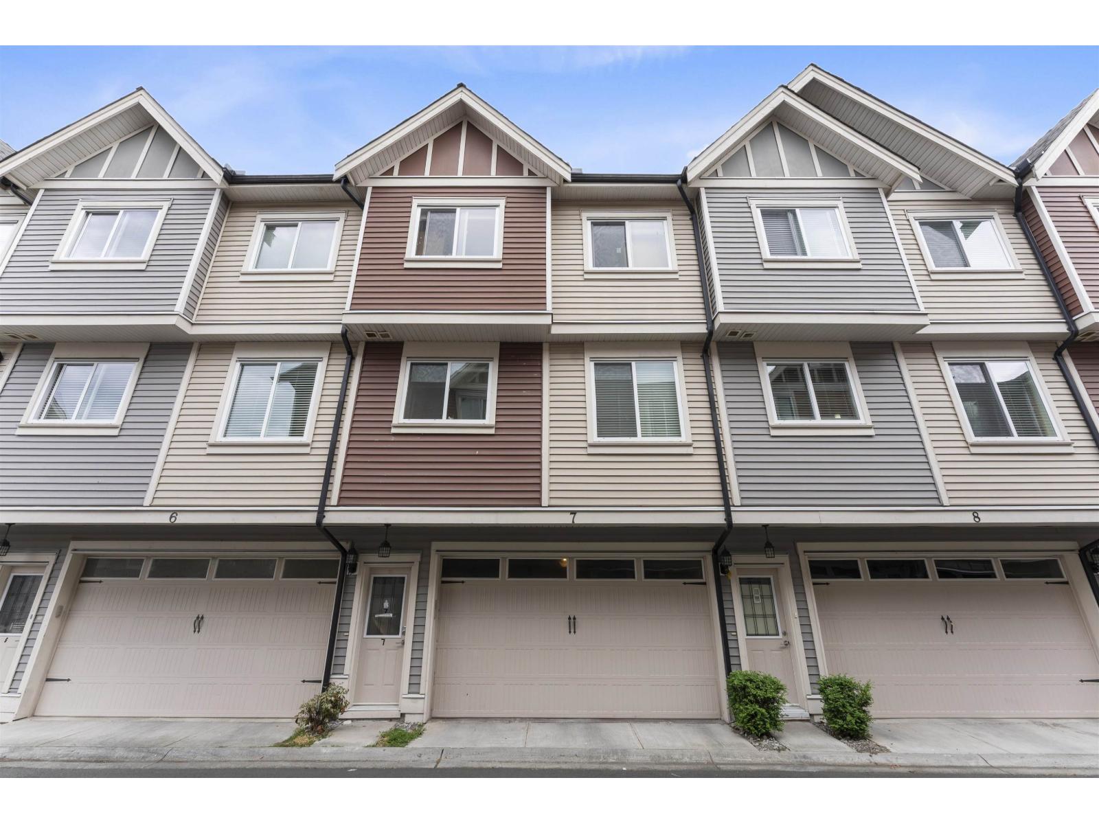 7 14338 103 Avenue Property Photo 1