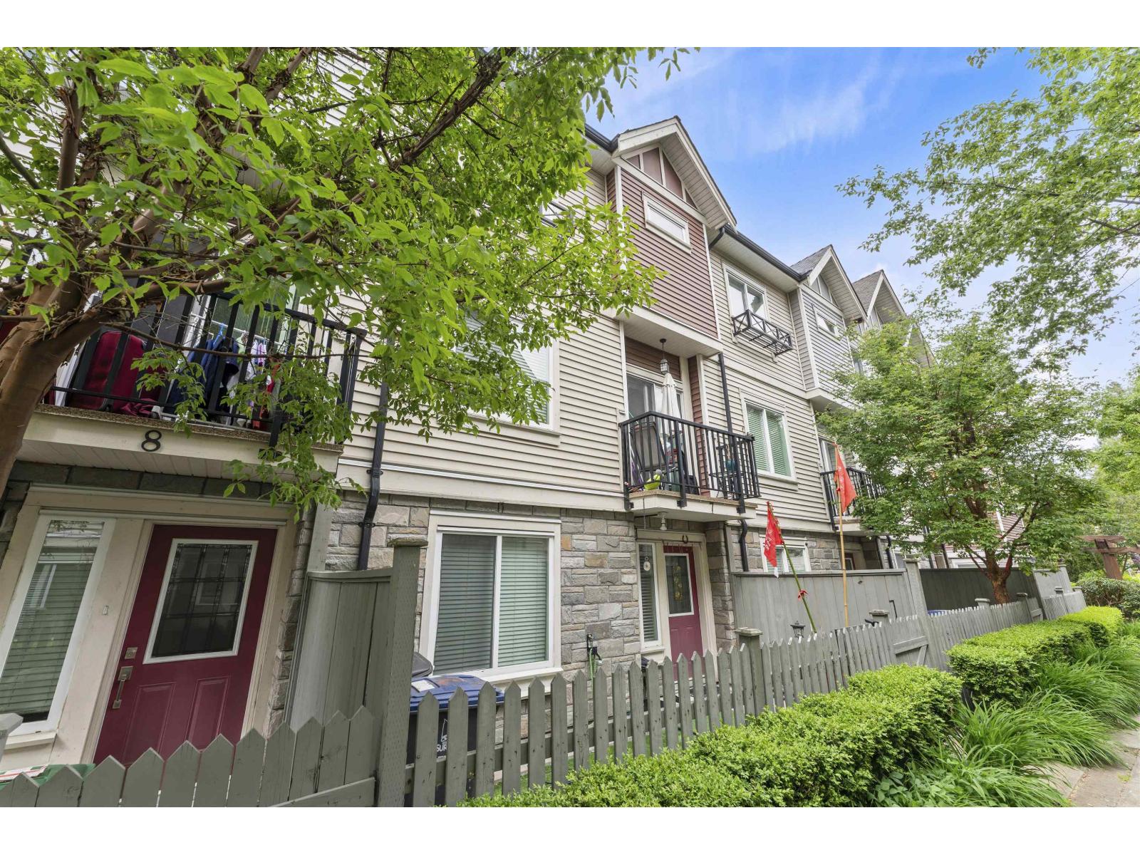 7 14338 103 Avenue Property Photo 2