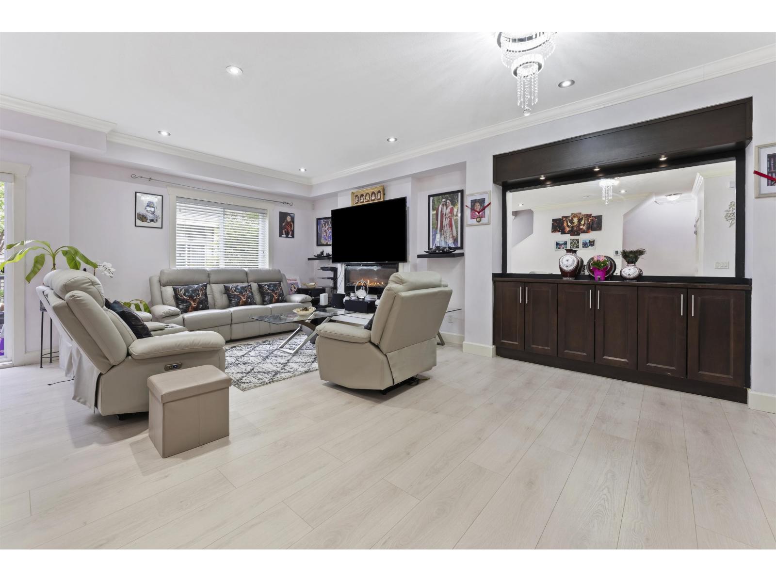 7 14338 103 Avenue Property Photo 5