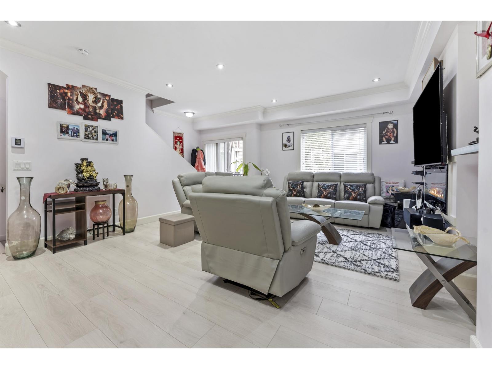 7 14338 103 Avenue Property Photo 6