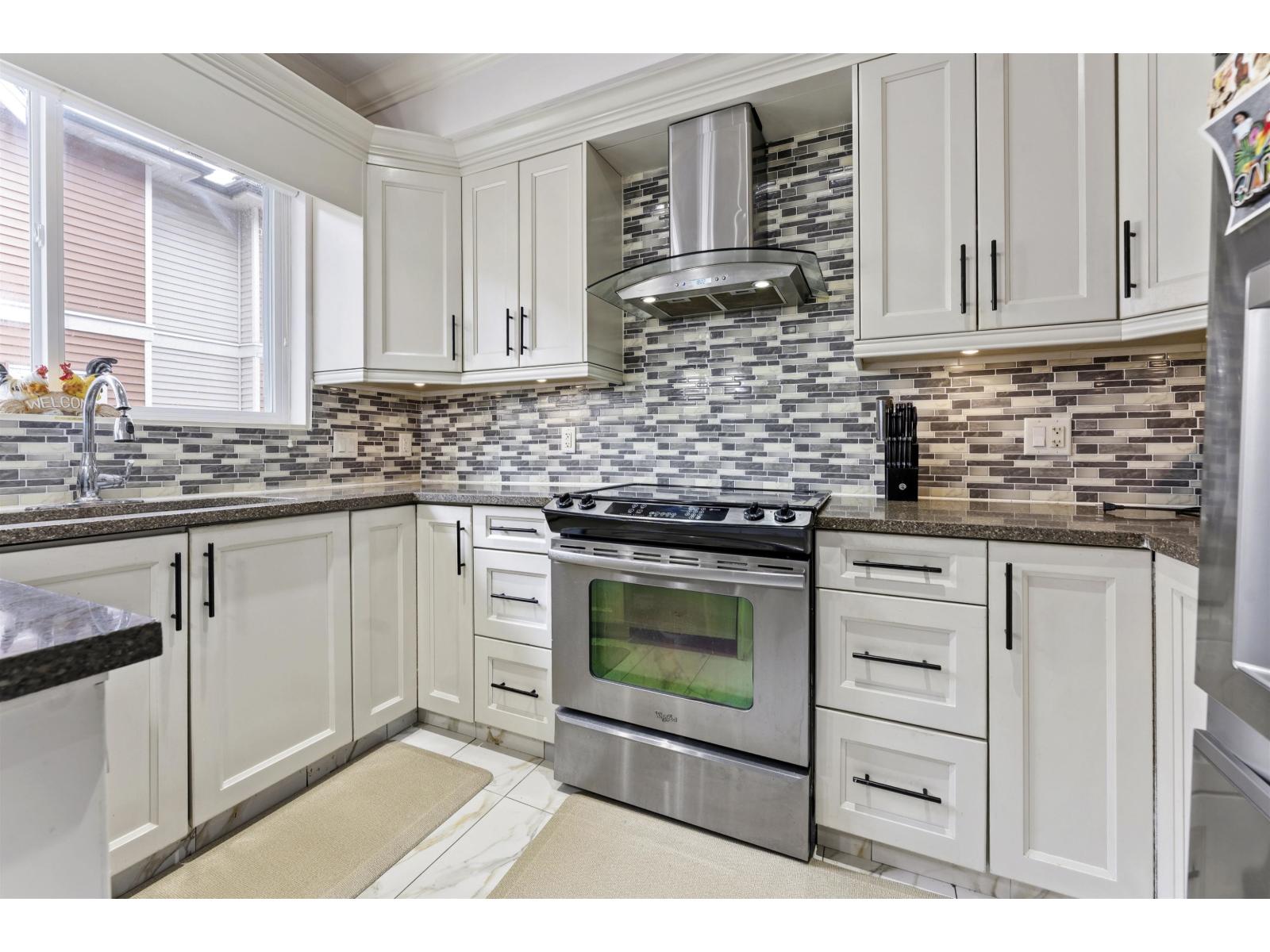 7 14338 103 Avenue Property Photo 12