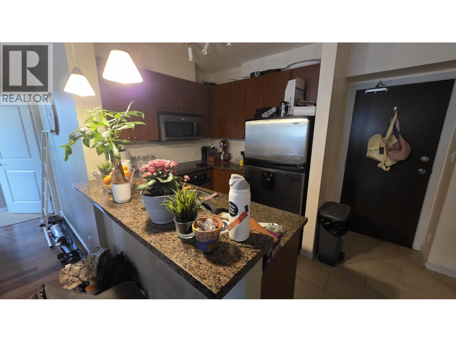 405 11 E Royal Avenue Property Photo 6