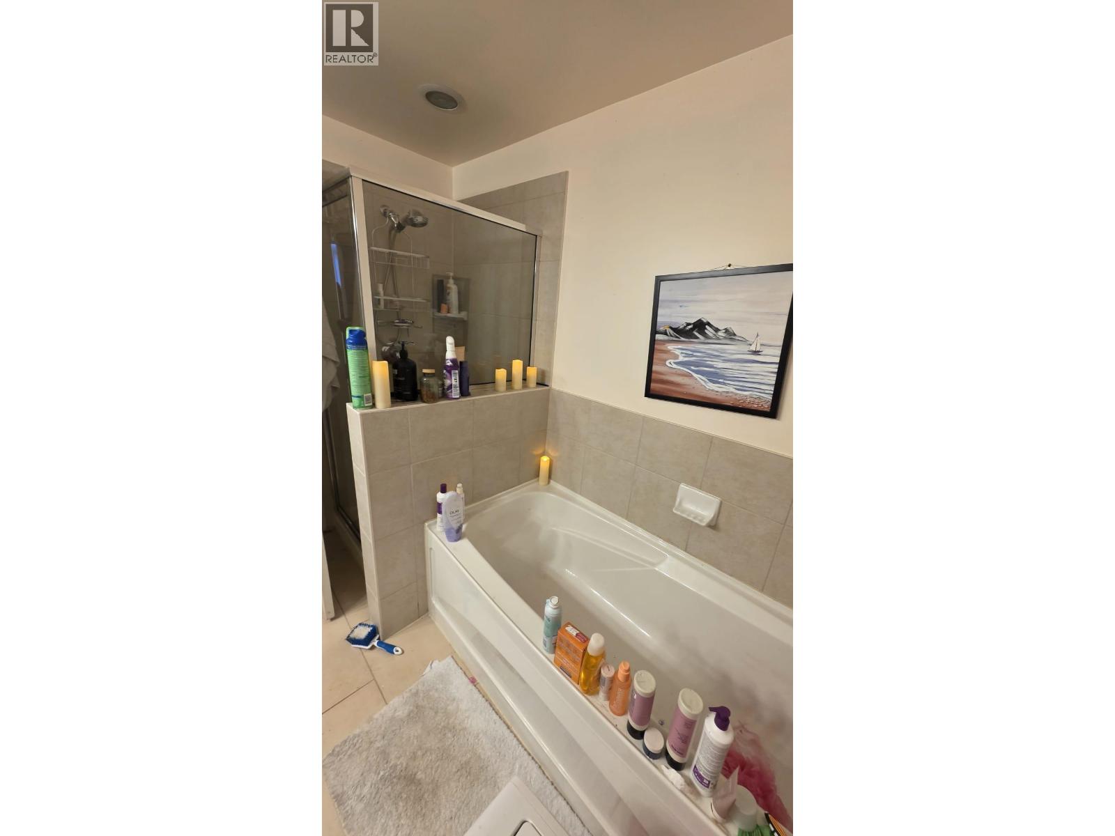 405 11 E Royal Avenue Property Photo 8