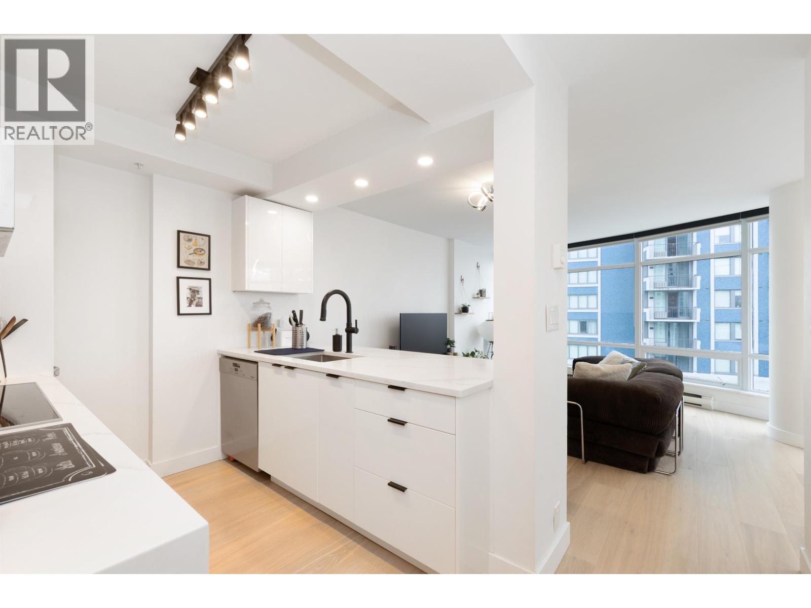 1203 1200 Alberni Street Property Photo 11