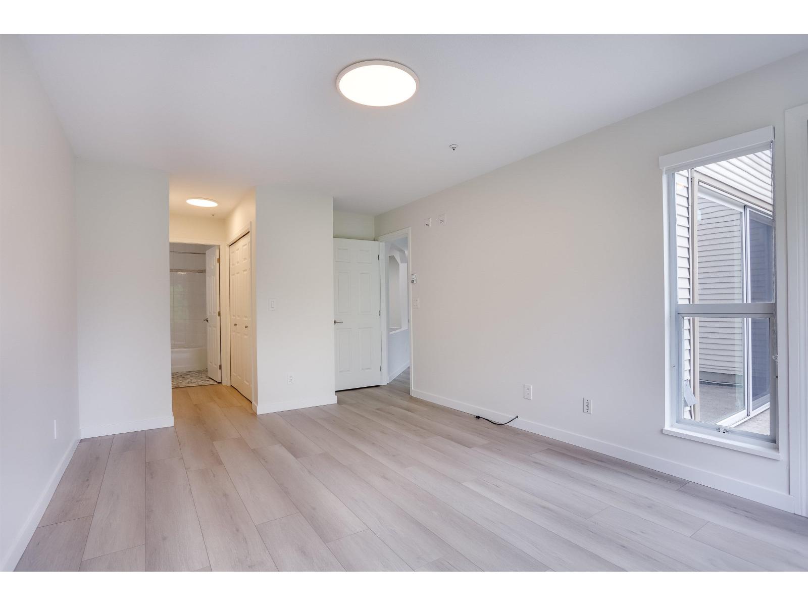 302 20727 Douglas Crescent Property Photo 12