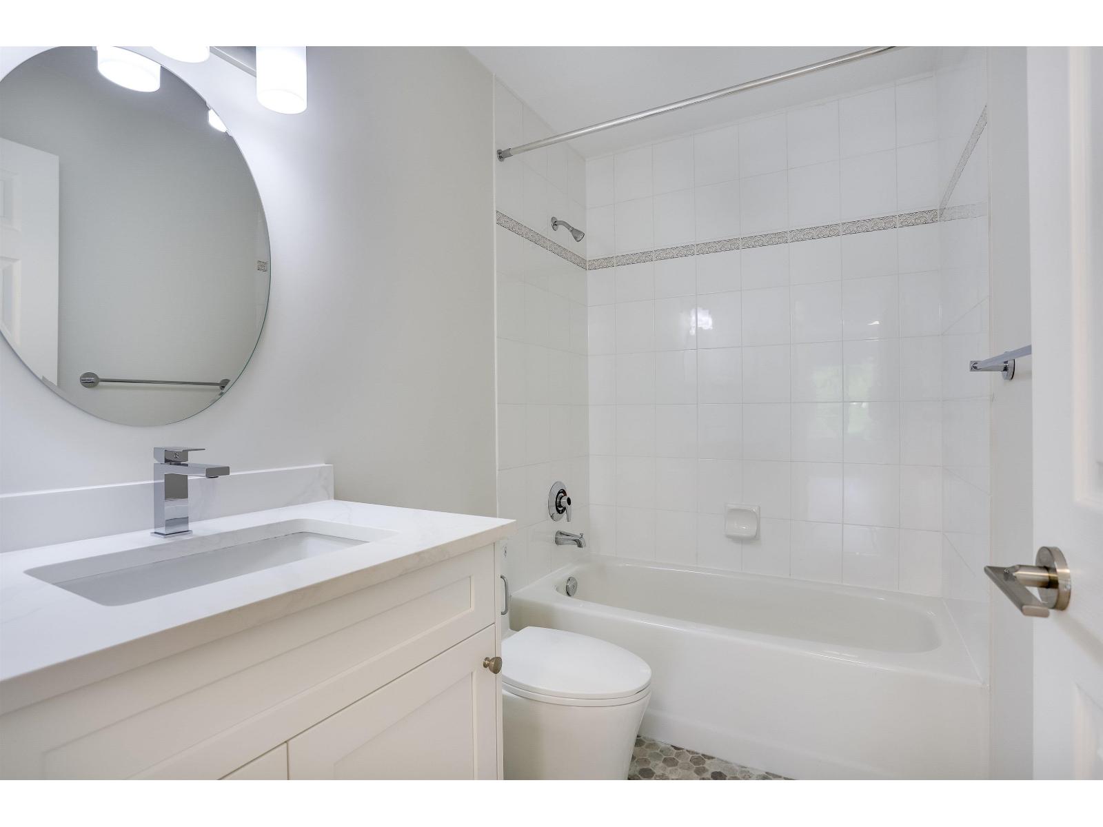 302 20727 Douglas Crescent Property Photo 15