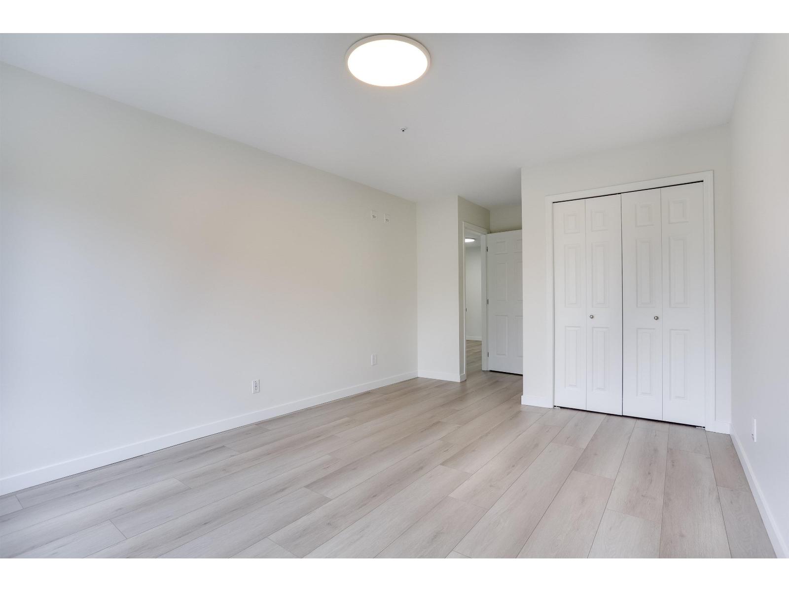 302 20727 Douglas Crescent Property Photo 16