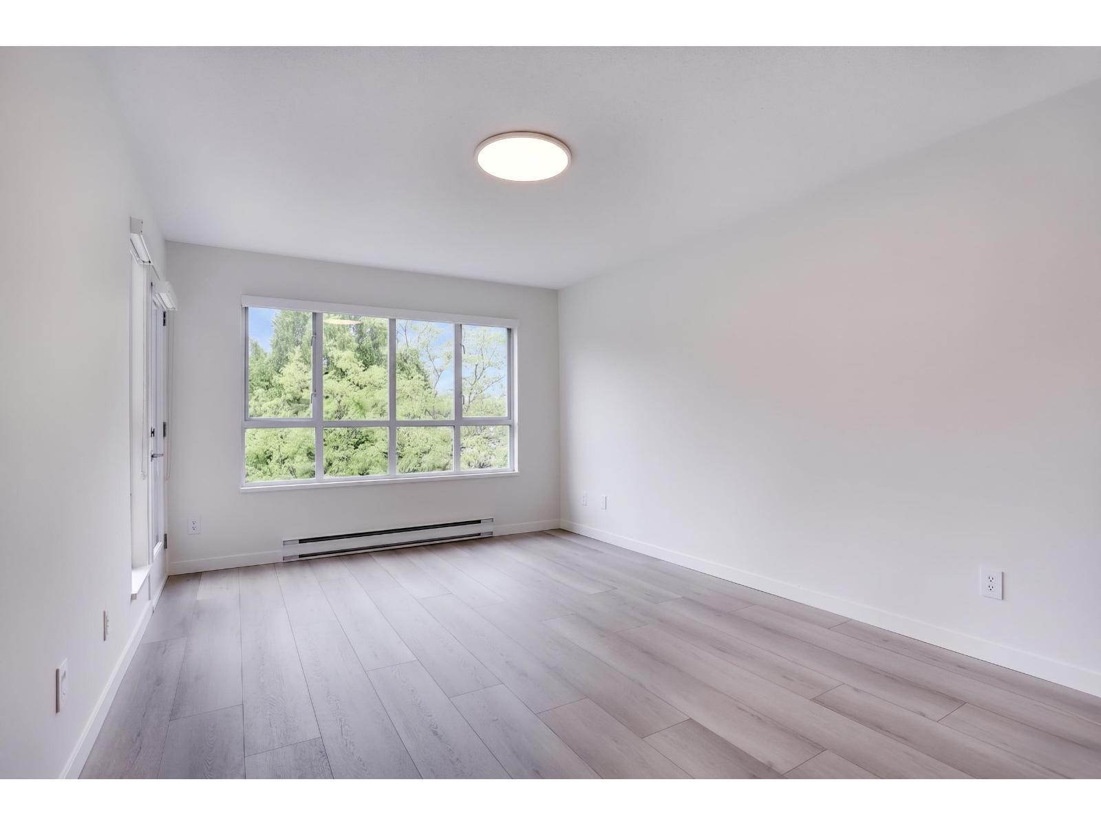 302 20727 Douglas Crescent Property Photo 17
