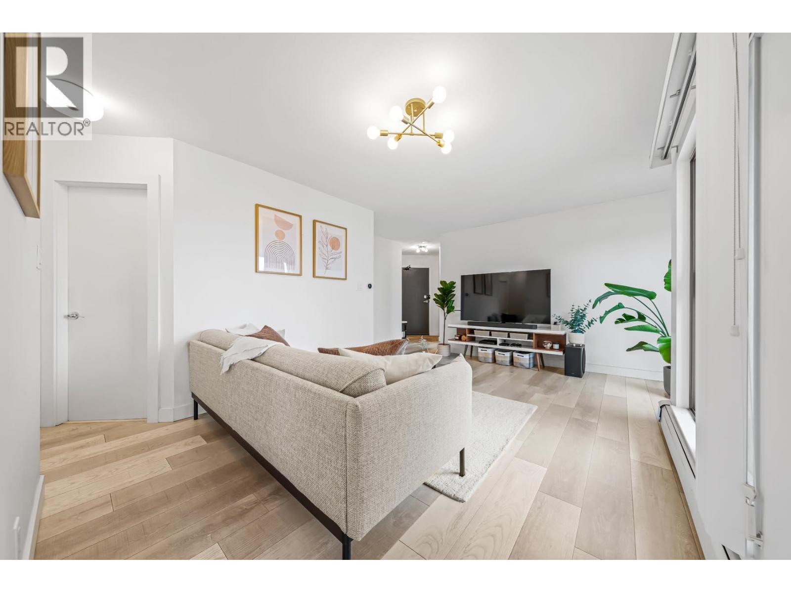 1705 612 Fifth Avenue Property Photo 4