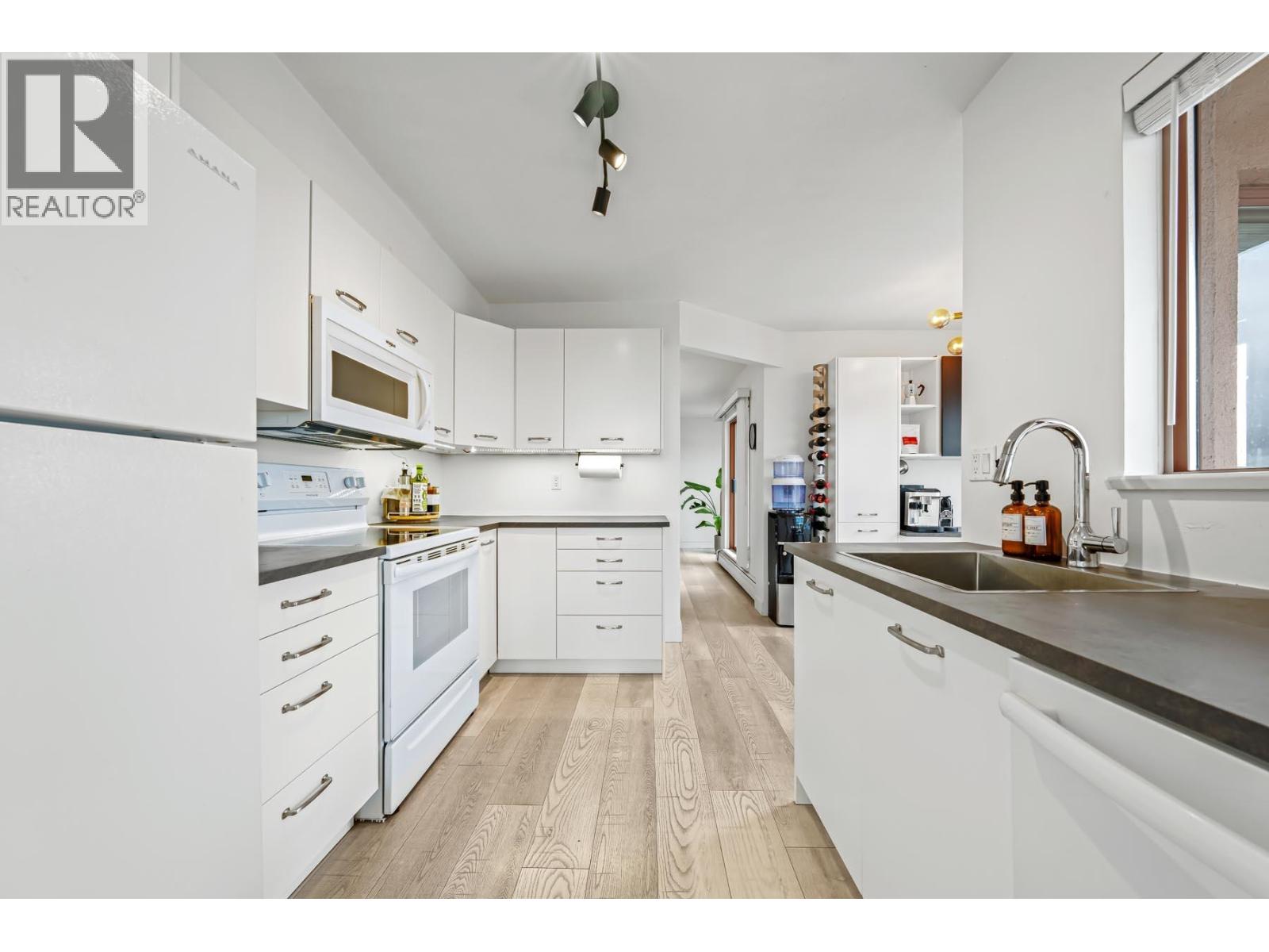 1705 612 Fifth Avenue Property Photo 8
