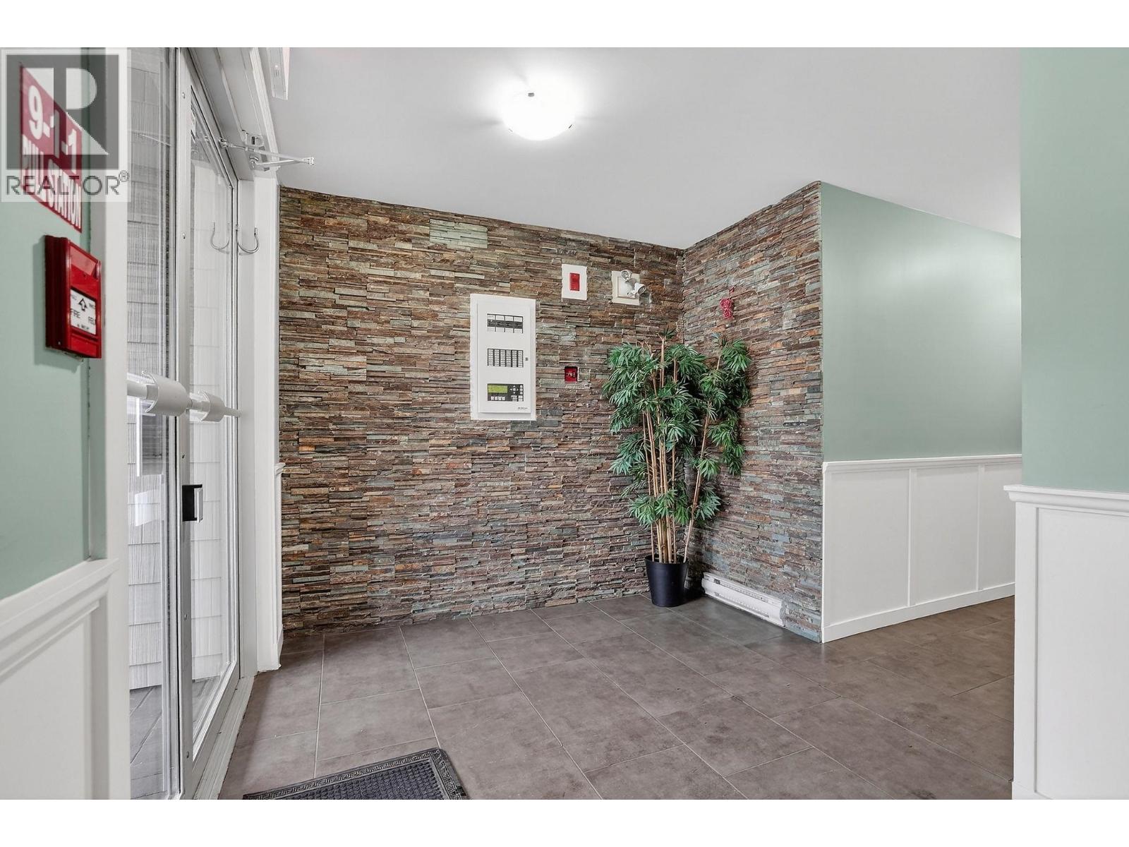 404 22858 Lougheed Highway Property Photo 3